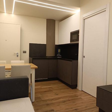 Riviera Apartments Near The Beach + Parking 罗索利纳马雷 外观 照片