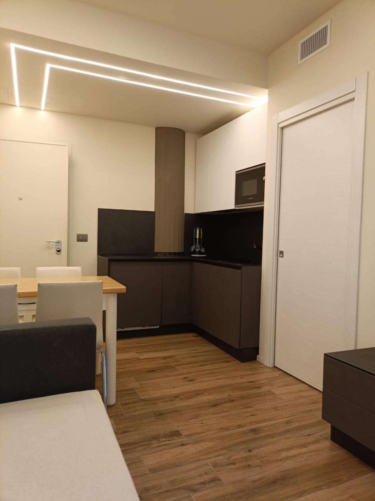 Riviera Apartments Near The Beach + Parking 罗索利纳马雷 外观 照片