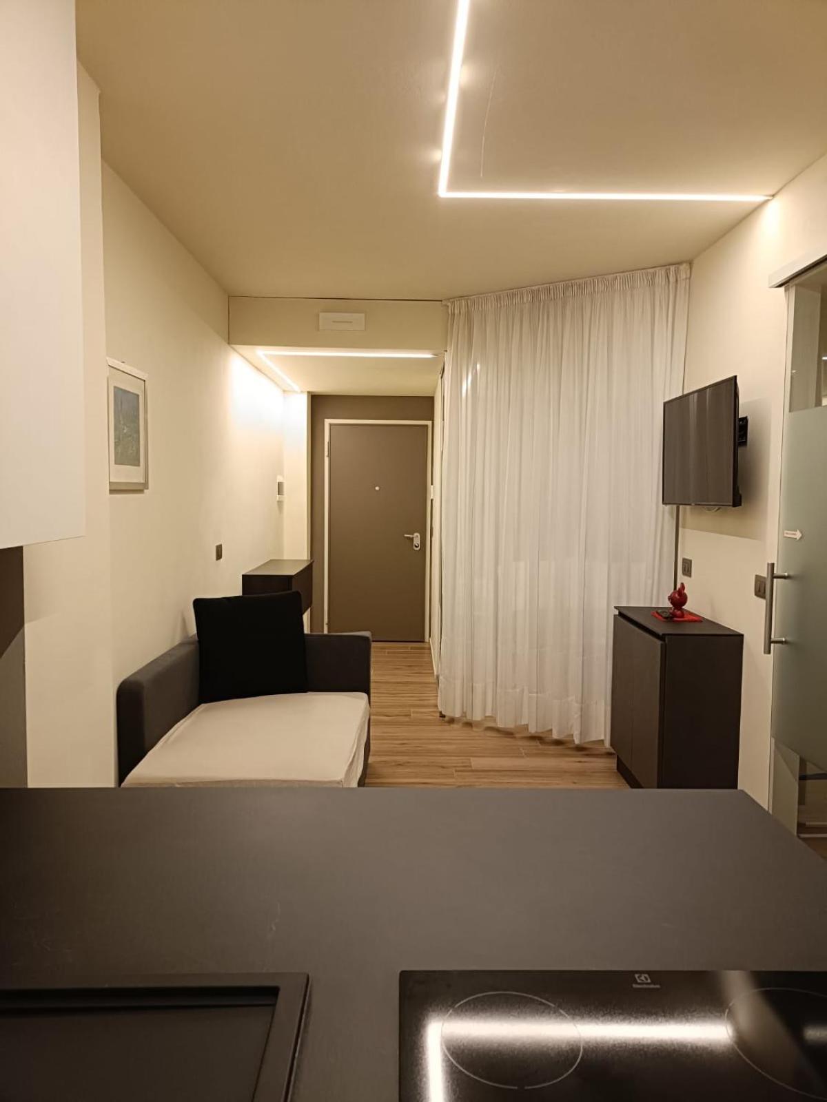 Riviera Apartments Near The Beach + Parking 罗索利纳马雷 外观 照片
