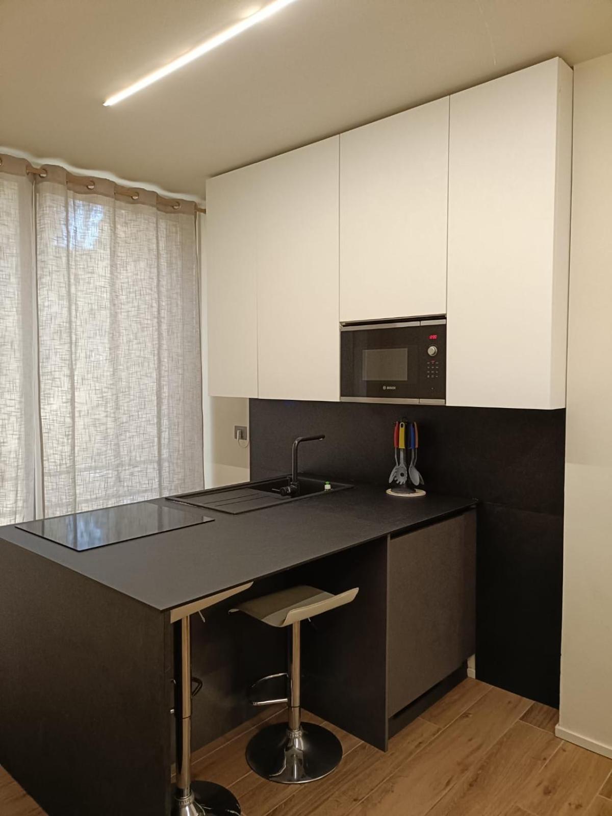 Riviera Apartments Near The Beach + Parking 罗索利纳马雷 外观 照片