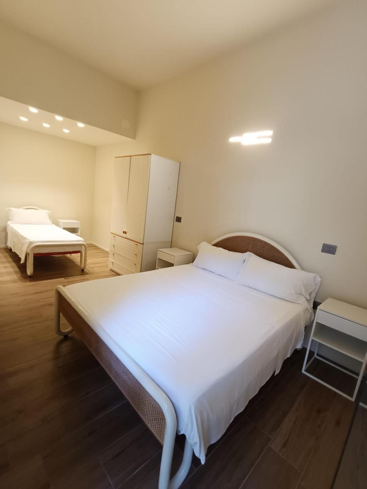 Riviera Apartments Near The Beach + Parking 罗索利纳马雷 外观 照片